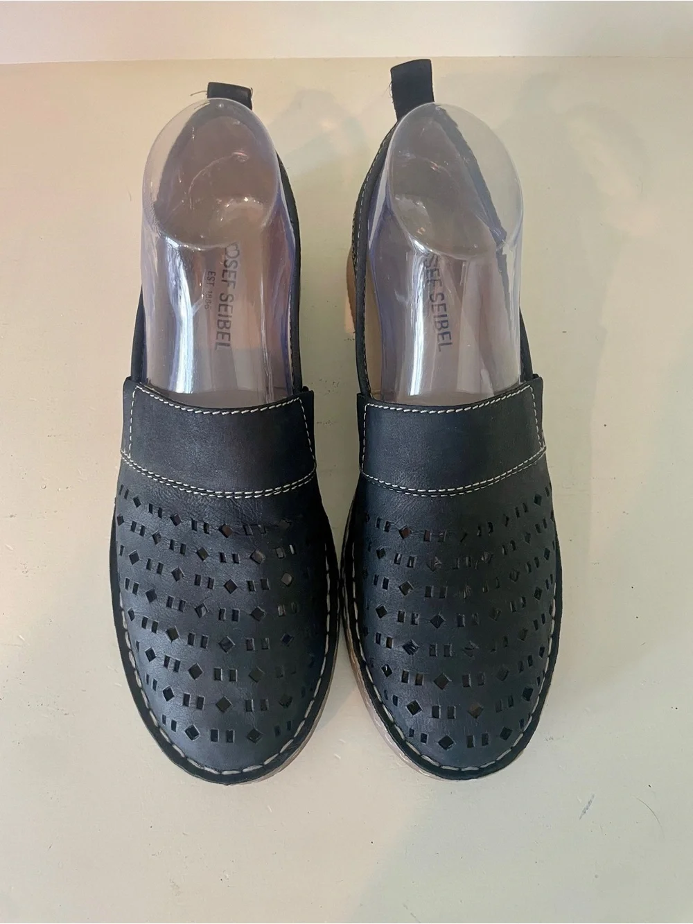 Josef Seibel Sofie Loafer 40 Black Perforated Leather Slip On Laser Cut